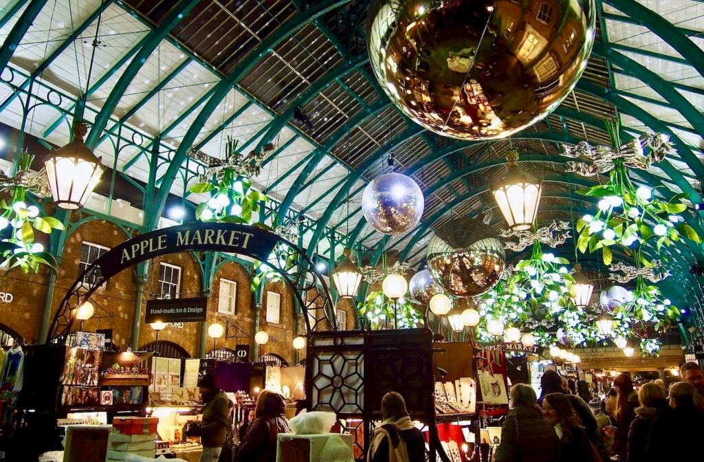 kiermasz świąteczny w Covent Garden